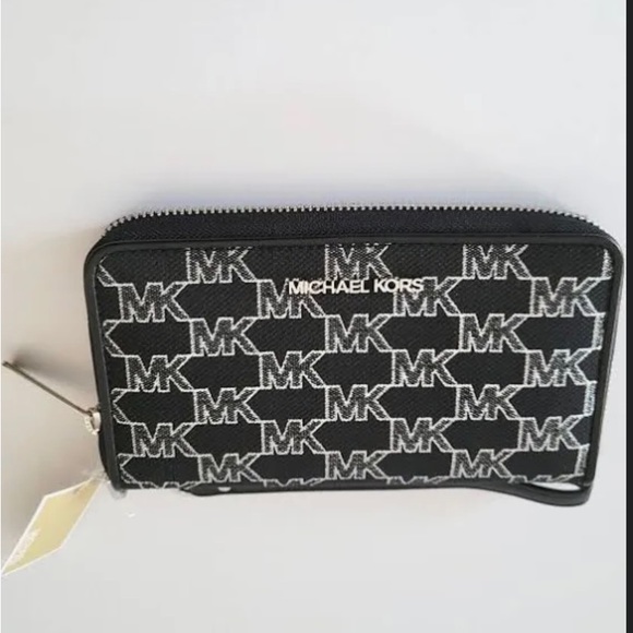 Michael Kors Handbags - NWT Michael Kors Bags Michael Kors Jet Set Travel Wallet Phone Case